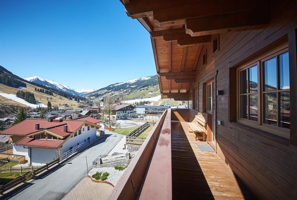 Delfi Ski & Bike Appartements Saalbach Exterior foto